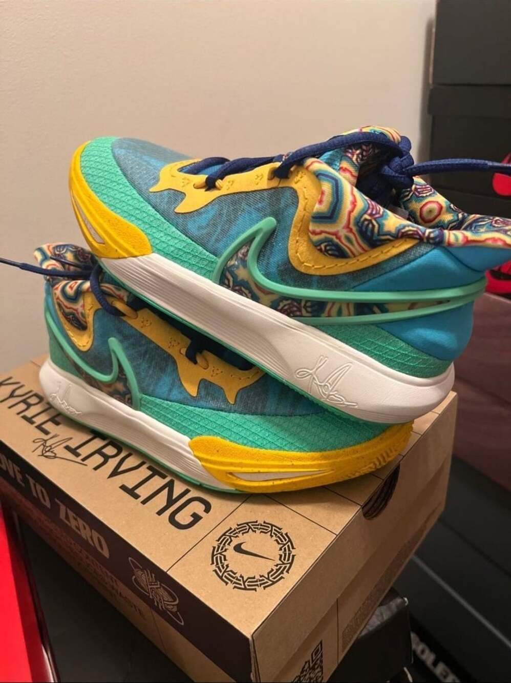 Nike Kyrie 8 Go SE Size 5.5Y Baltic Blue Multi-Color